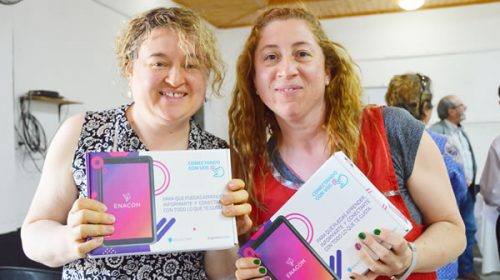 La provincia entrega más de 4000 tablets a emprendedores y organizaciones sociales y comunitarias