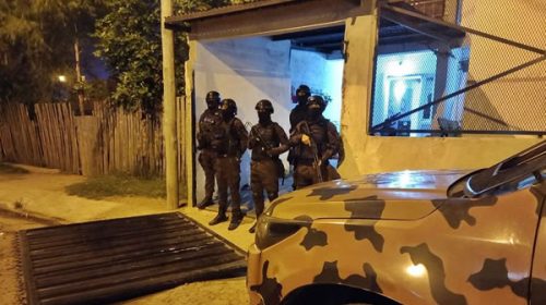 Con un helicóptero, patrulleros y 300 policías se concretan una veintena de allanamientos en Concordia