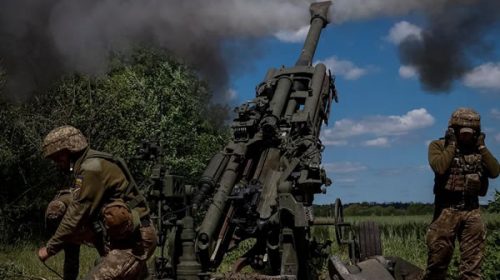 Estados Unidos evalúa enviar armamento de ataque de 100 millas a Ucrania