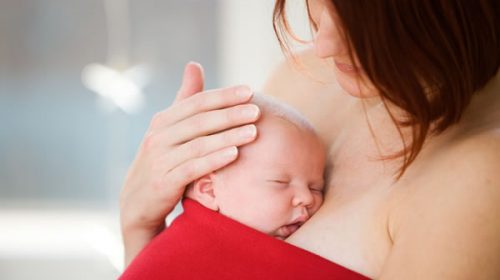 “Mamá canguro”, el método más aconsejado por la OMS para estabilizar a los bebés prematuros