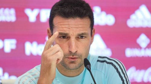 Scaloni llegó a Argentina y confirmó que esperará hasta el 14 para dar la lista definitiva