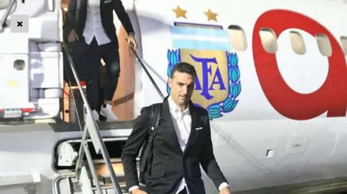El  domingo arranca el sueño mundialista: Scaloni viaja rumbo a Qatar con un jugador local