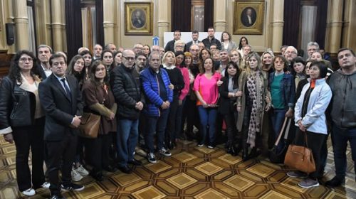 Diputados y senadores del FdT por Lago Escondido: “Con la mafia no hay democracia”