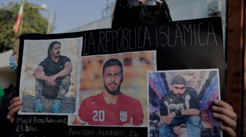 El futbolista iraní Amir Nasr Azadani no será ejecutado pero fue condenado a 26 años de cárcel