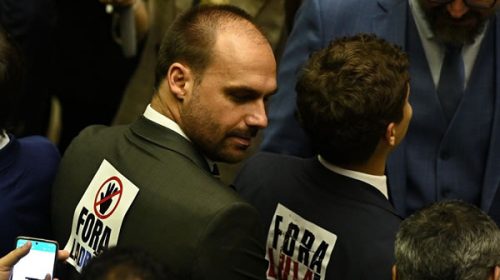 Brasil: legisladores bolsonaristas aparecen con carteles en contra de Lula da Silva