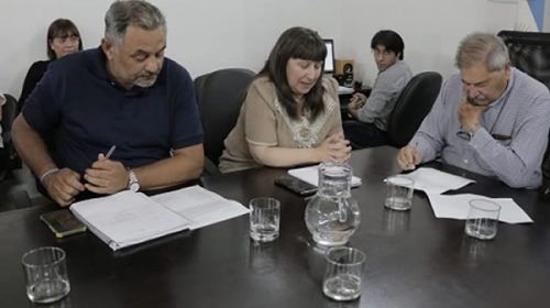 El martes, el Gobierno provincial y los gremios estatales se reunirán para negociar salarios El martes, el Gobierno provincial y los gremios estatales se reunirán para negociar salarios