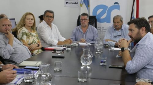 Mañana el Gobierno provincial recibirá a estatales y docentes Mañana el Gobierno provincial recibirá a estatales y docentes