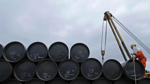 El Gobierno de Rusia recortará la producción de crudo a 500.000 barriles diarios El Gobierno de Rusia recortará la producción de crudo a 500.000 barriles diarios