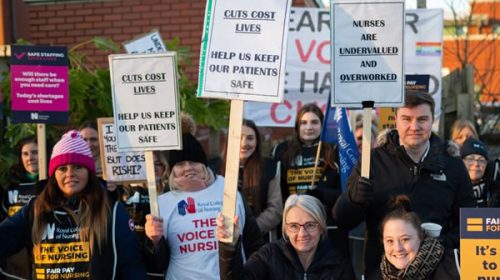 El personal de la salud realiza la mayor huelga de la historia británica