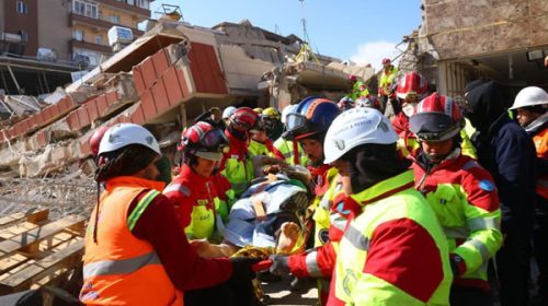 Rescataron a una mujer que pasó más de 100 horas sepultada tras el sismo en Turquía Rescataron a una mujer que pasó más de 100 horas sepultada tras el sismo en Turquía