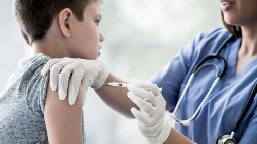 El 50 % de los niños no tiene todas las vacunas y podrían volver los brotes de polio y paperas