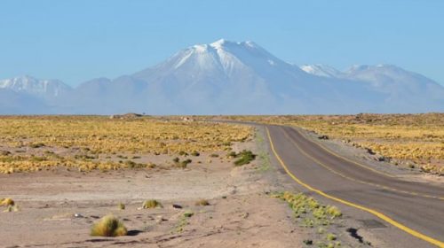 Monitorean en Salta al volcán chileno Lascar ante su posible erupción