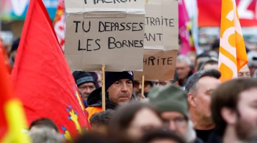 Trabajadores redoblan sus protestas en Francia contra Macron y su reforma jubilatoria