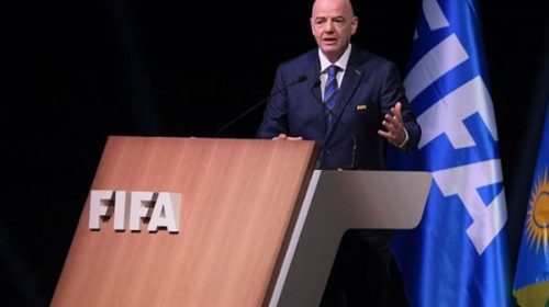 Infantino fue reelecto presidente de la FIFA sin oposición y prometió mayores ingresos