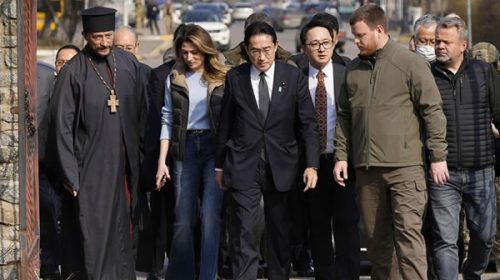 El primer ministro de Japón llega de sorpresa a Ucrania