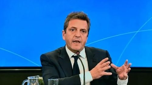Massa participa en Panamá de una asamblea del BID