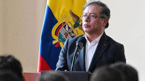Petro califica de “falso positivo” la cifra de homicidios en El Salvador y habla de “destrucción democrática” Petro califica de “falso positivo” la cifra de homicidios en El Salvador y habla de “destrucción democrática”
