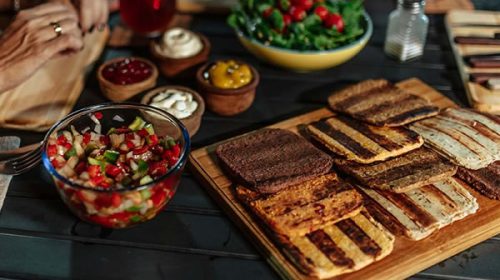 Lanzan alimentos a base de plantas con asesoramiento del INTI en todo el proceso