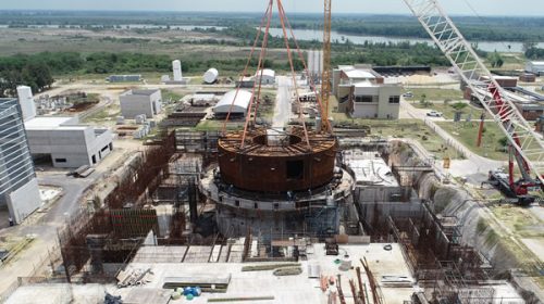 Alberto Fernández recorre el primer reactor nuclear de potencia construido en Argentina