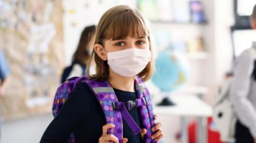 Chile: vuelve el uso obligatorio de barbijo a las escuelas por un brote de virus