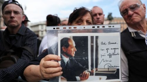 Despiden a Berlusconi en Italia con una controvertida jornada de luto