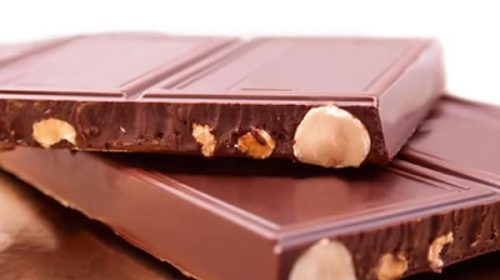 La Anmat prohibió la fabricación y venta de dos chocolates con maní