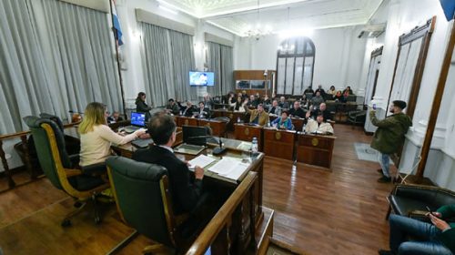 Aprueban leyes para crear una nueva área natural y la obtención de terreno para una escuela