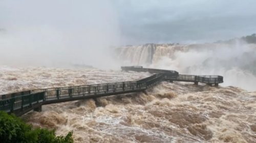 Cataratas del Iguazú: cerraron preventivamente la Garganta del Diablo ante la crecida del río