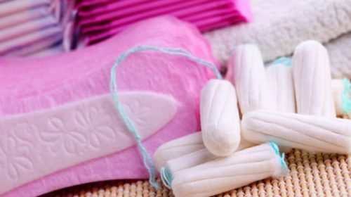 Qué es MenstruAR, el programa que oficializó el Gobierno para frenar la desigualdad
