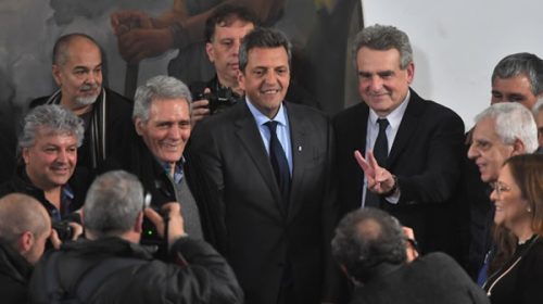 Massa encabeza un acto con apoyo de la CGT mientras suena una suma fija para los salarios tras las PASO