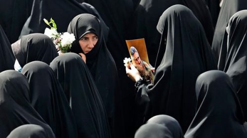 Irán endurece las penas contra las mujeres que no usen el velo en lugares públicos