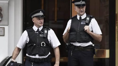 Londres: policías no usan armas en protesta por la acusación de asesinato a un compañero