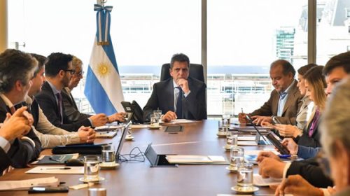 Massa define con su gabinete la eliminación del Impuesto a las Ganancias