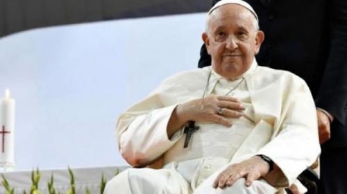 El Papa Francisco saludó al nieto 133 en la Plaza San Pedro, tras la polémica por el acto negacionista de Villarruel