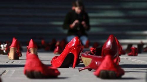 “Violencia contra la mujer es barbarie”, dice Mattarella