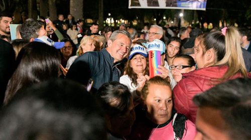El sprint final de Adán Bahl: caminatas, cierre en Paraná y contraste con Rogelio Frigerio
