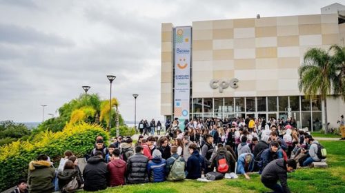 Comenzó la feria de carreras y oficios del Becario