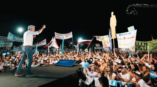 Frigerio concluyó su campaña en Concordia porque es un “símbolo de lo que somos y lo que podemos ser” Frigerio concluyó su campaña en Concordia porque es un “símbolo de lo que somos y lo que podemos ser”