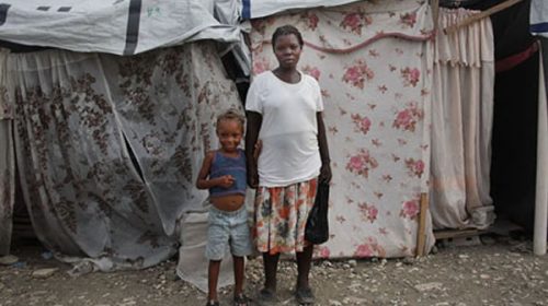 Los desplazados de Haití esperan que la fuerza respaldada por la ONU les permita recuperar sus hogares