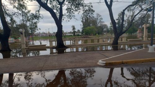Asisten al sector turístico por crecidas del Uruguay y Paraná