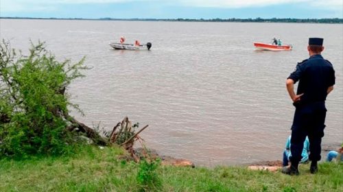 Embarcaciones y buzos buscan a los hermanos desaparecidos cuando pescaban