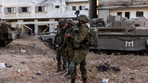 El Ejército israelí continúa atacando y dice haber encontrado más túneles en Yabalia