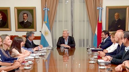 Los salarios a estatales y docentes se pagarán en enero con un 12.8% de aumento