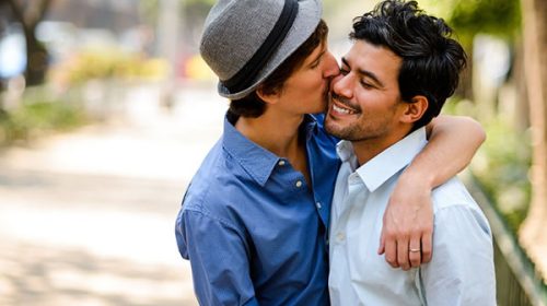 El Papa permite bendiciones para parejas del mismo sexo