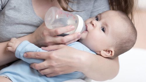Crecen los reclamos por el acceso a leches medicamentosas para niños