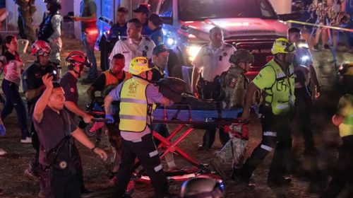 Nueve muertos y 70 heridos al colapsar escenario durante un acto de candidato presidencial