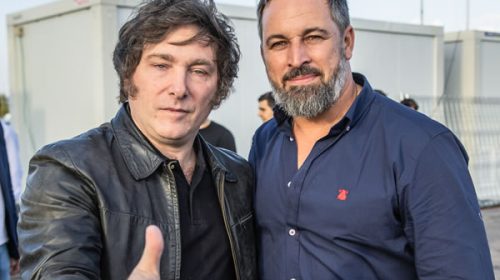 Milei llegó a España para apoyar al partido Vox, en medio de cruces con el Gobierno de Sánchez