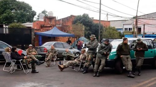 Crece la tensión en Misiones y Corrientes: Gobierno despedirá a los policías que participen de las protestas