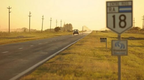 Realizan tareas de bacheo en tramo de Ruta 18 a la altura de San Salvador