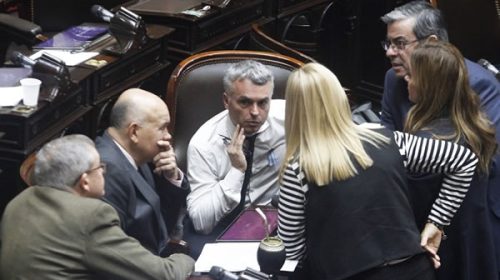 Dura derrota de Milei: Radicales y peronistas aprobaron el aumento a jubilados y quedaron al filo de los dos tercios